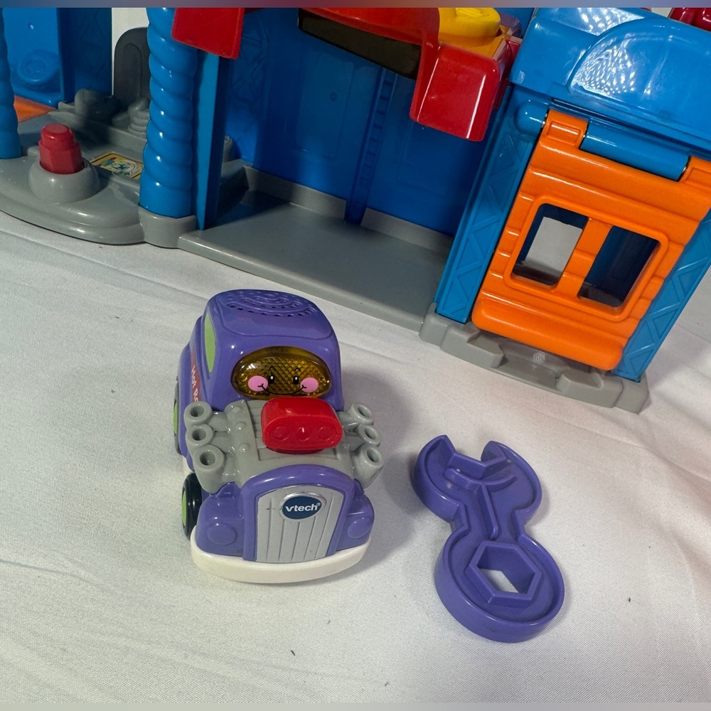 Vtech Go Go Smart Wheels Lift & Fix Repair Shop Toy Auto Repair Shop Playset - Picture 10 of 13